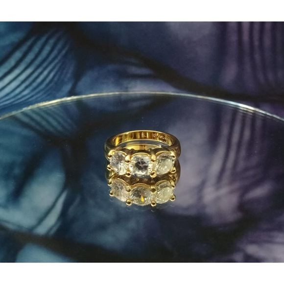 Swarovski Elements - Size 6.5 - 18K gold plated ring as pictured - Picture 1 of 7